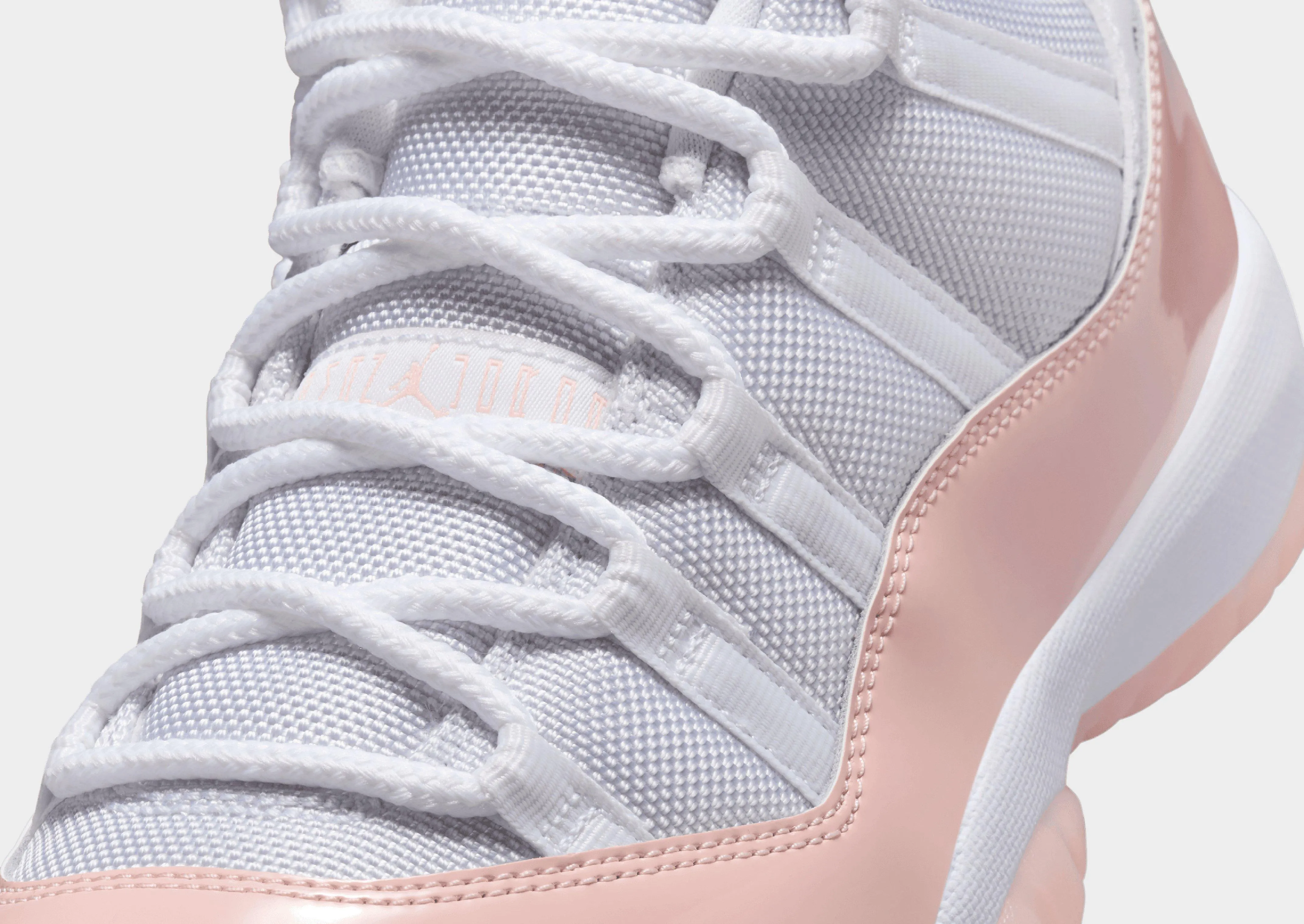 Air 11 Retro Low Women's Flexible Chassis Torsional Rigidity