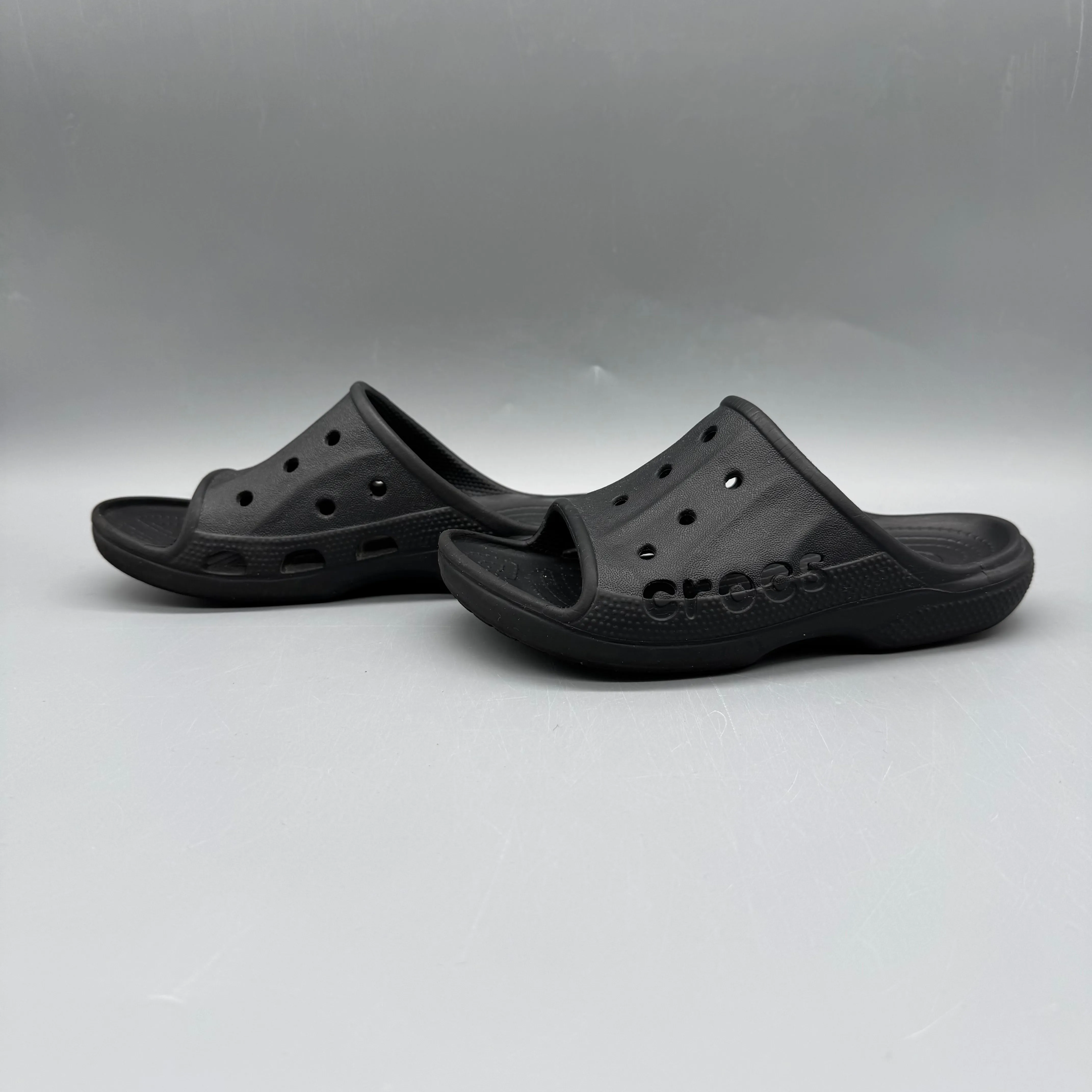 Crocs / Sandals / US12-13 Distinctive durability