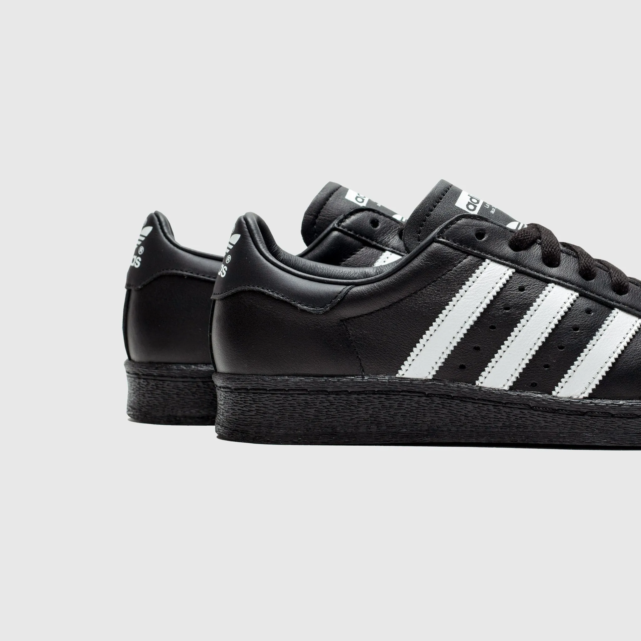 Ventilation Fashion-Forward Look SUPERSTAR '82