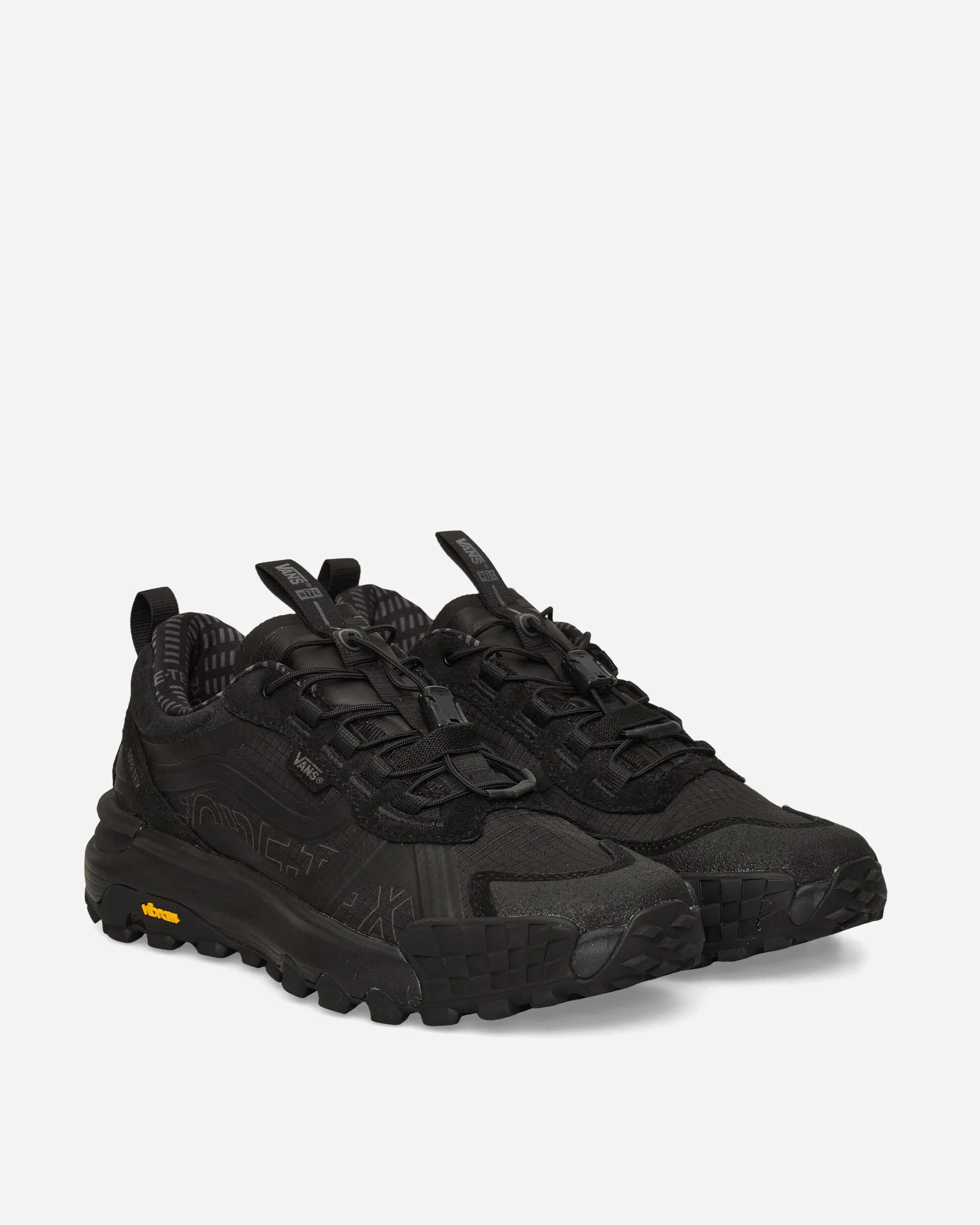 Crosspath XC MTE GORE-TEX Sneakers Blackout On Foot