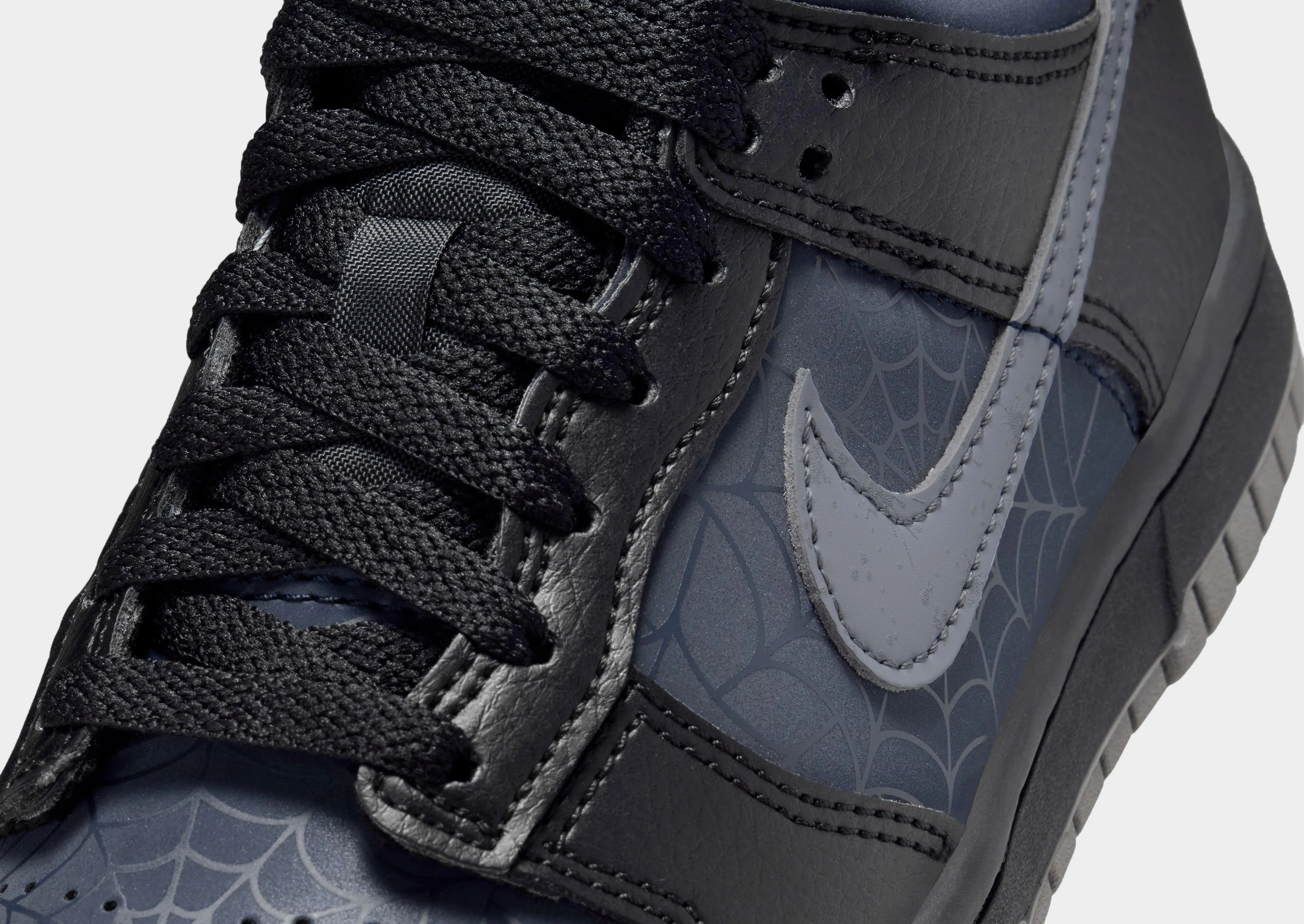 Dunk Low Junior's Classic Style Functional Look