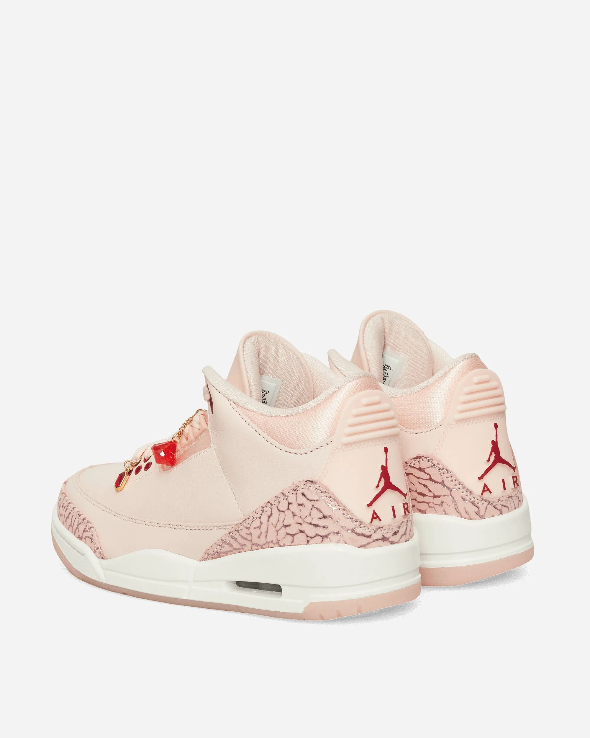 Outfit Neutral Women's Air Jordan 3 "Treat Yourself" Sneakers Washed Coral