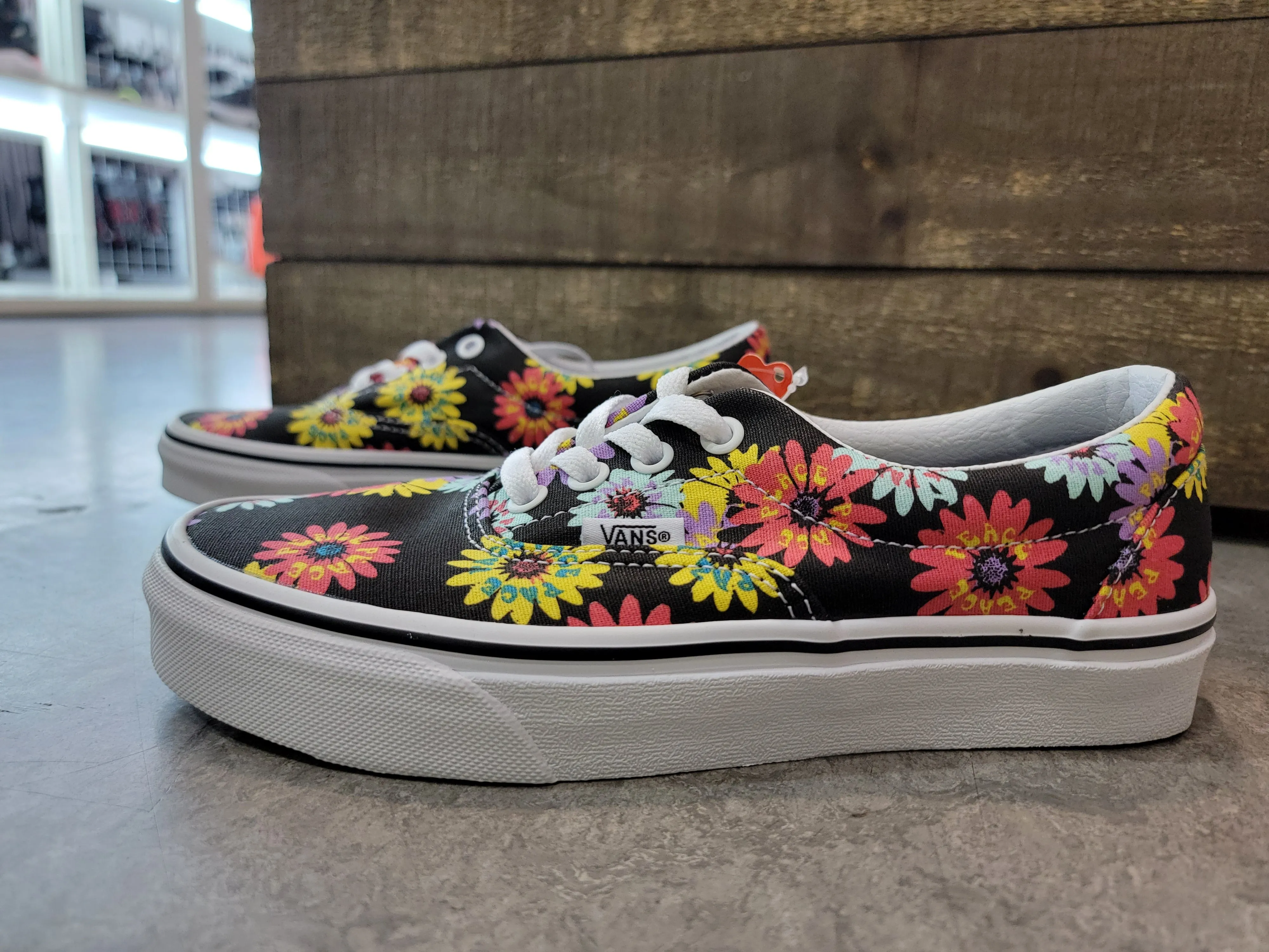 Comfortable Design Pearl Shine UA Era PEACE VN0A5KX5NX01