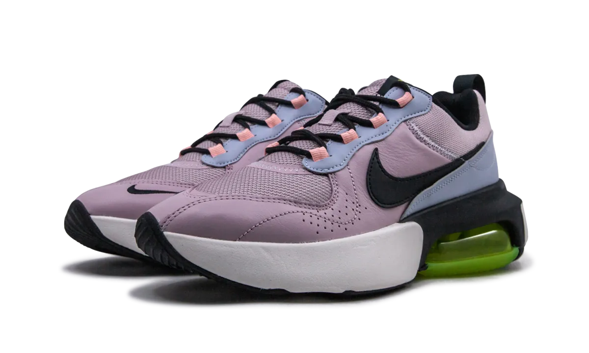 Curvy Running video - game - themed running option AIR MAX VERONA WMNS