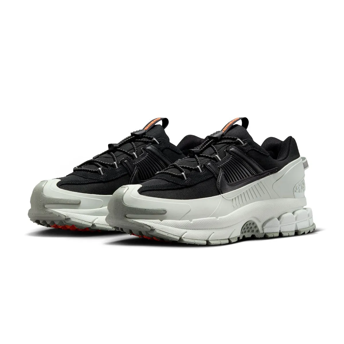 Zoom Vomero Roam 'Black Light Silver' Bold piece skaters' balance