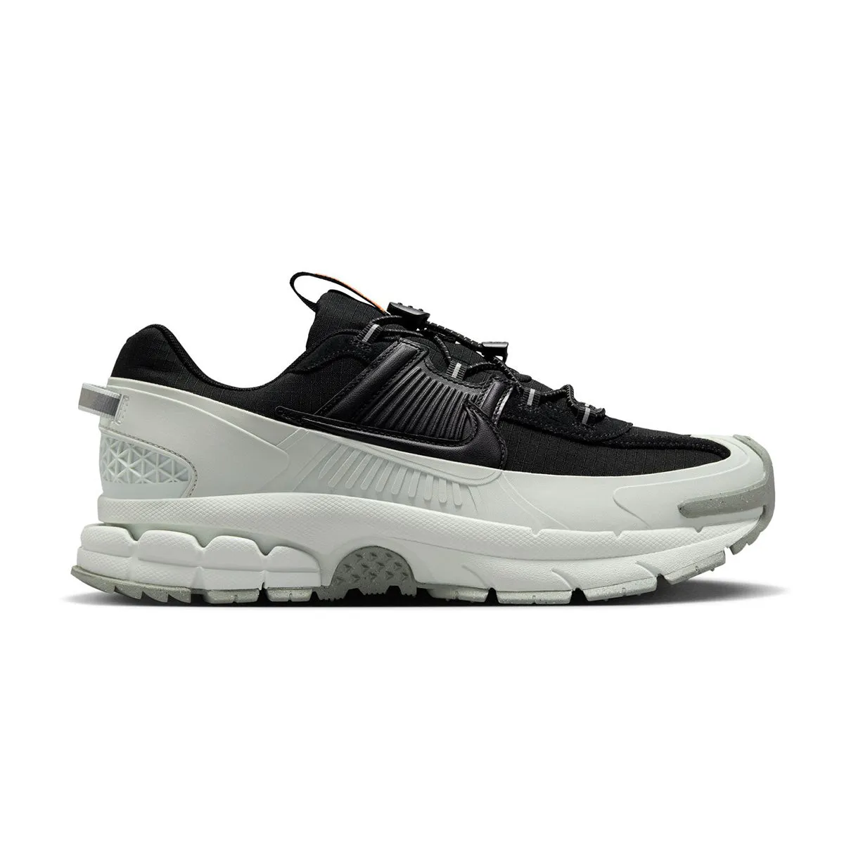 Tailored Design Gift Idea Zoom Vomero Roam 'Black Light Silver'