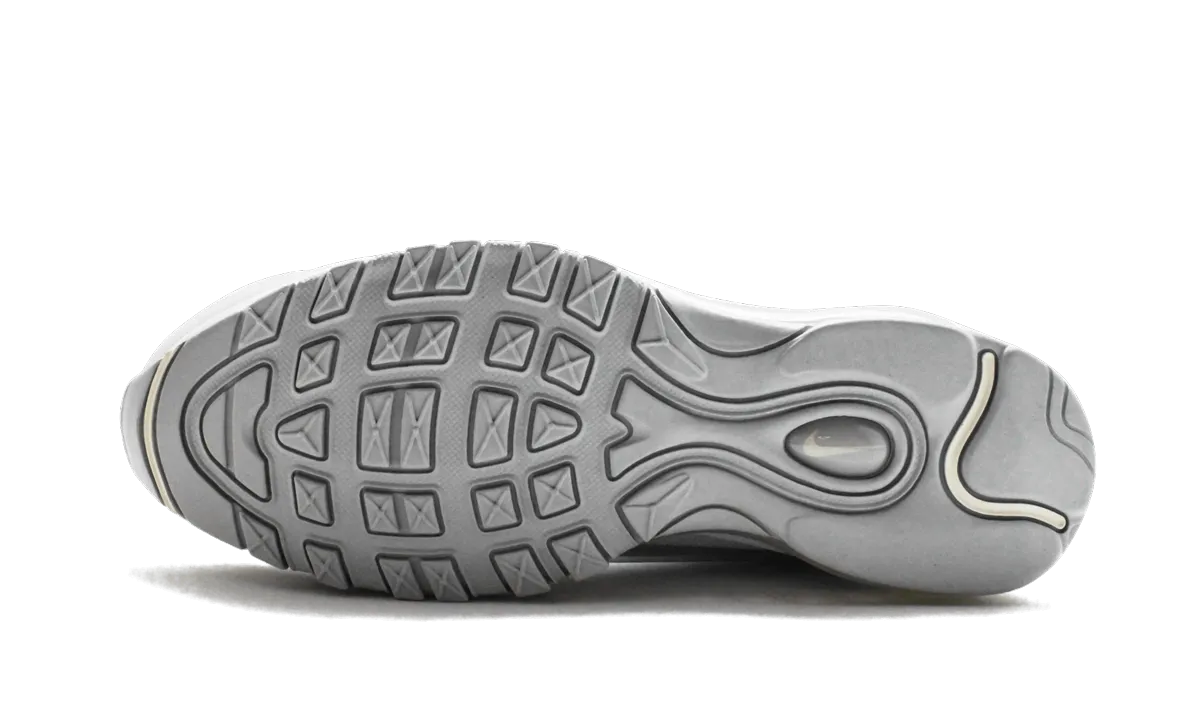 bodybuilding shoes running in new tracks shoes Air Max Deluxe "Triple White"