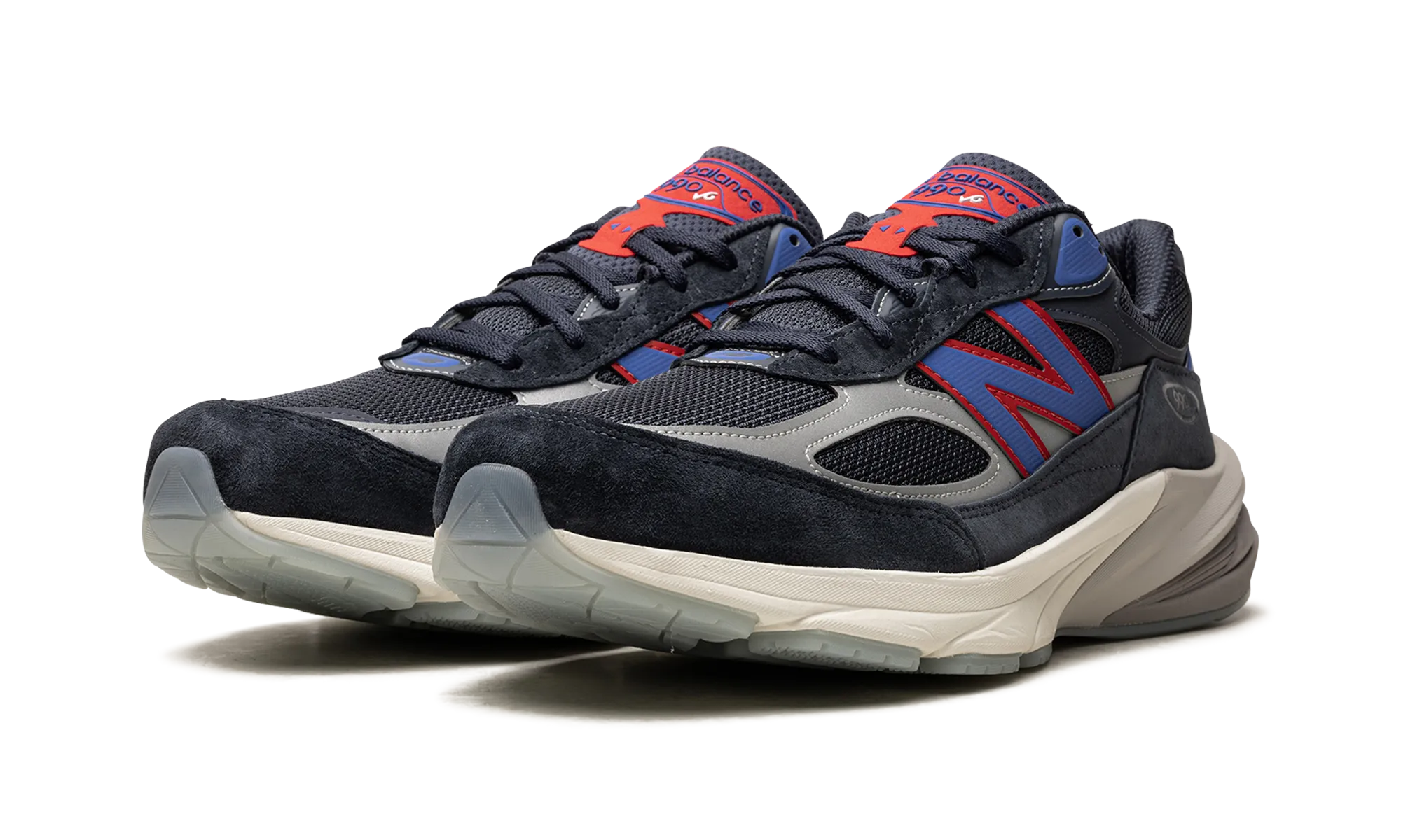 990v6 "MiUSA Ronnie Fieg Madison Square Garden Navy" running with a bandana running in university tracks shoes