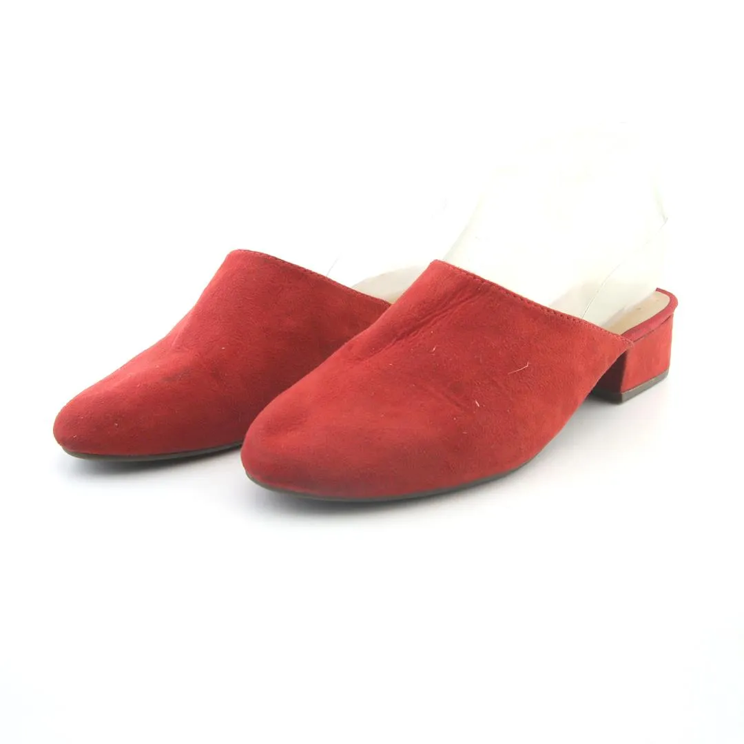GAP . Classic Pumps Embellished