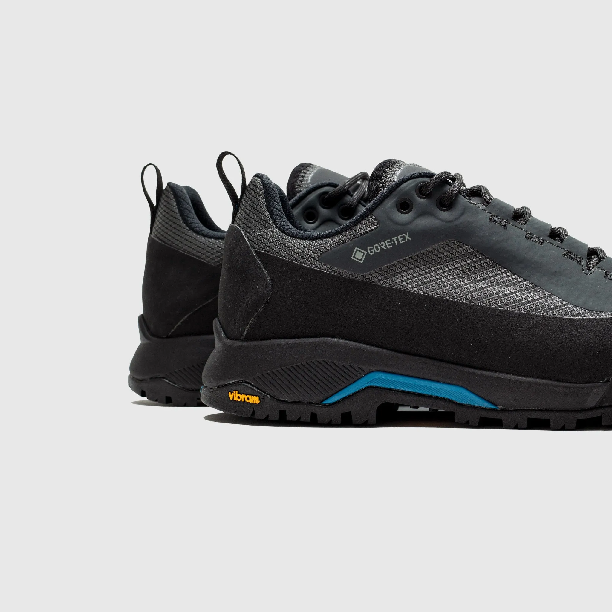 Smooth Texture Outfit Flex VERTO ALPINE GORE-TEX