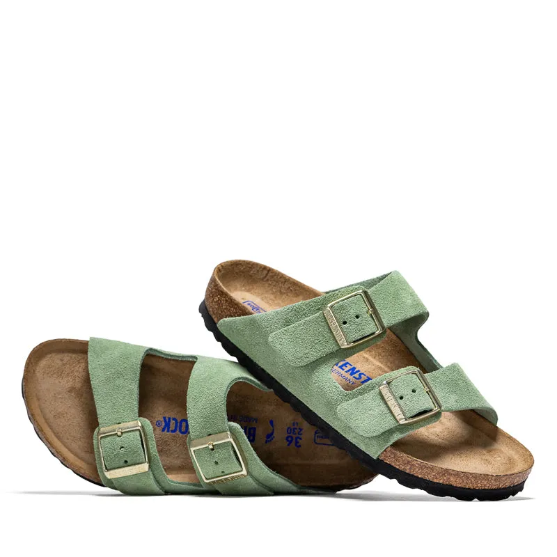 travel mode Women's Birkenstock Arizona Soft Footbed Suede - Green Tea