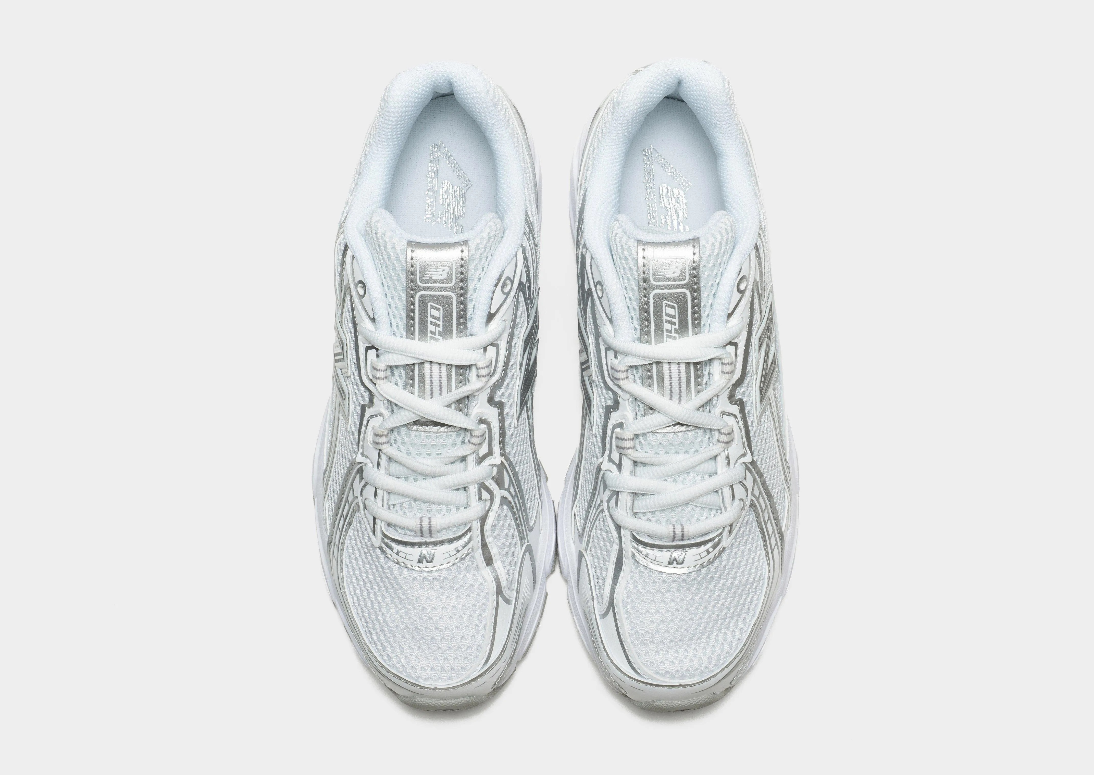 running with water bottle shoes 740 Women's