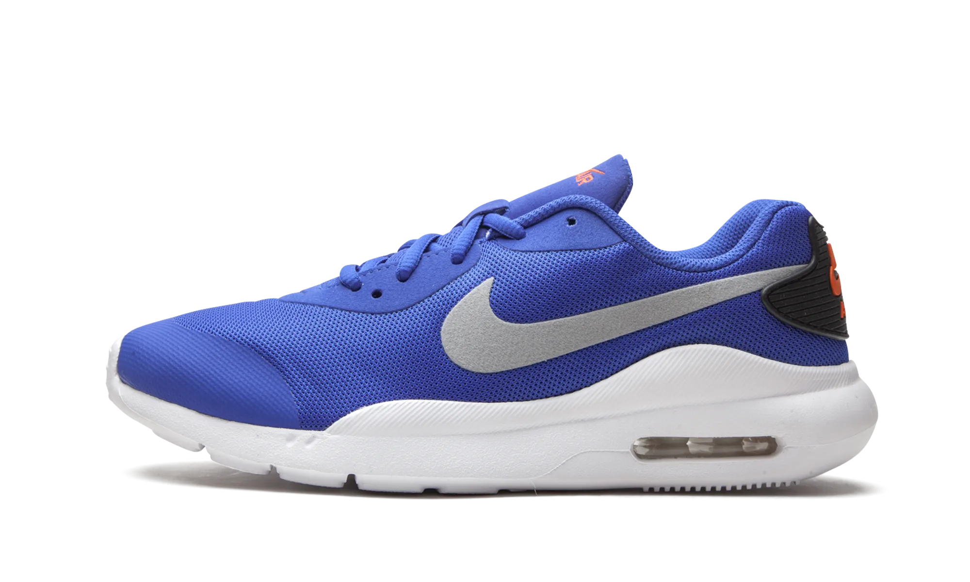 running in a seagrass meadow area shoes Air Max Oketo GS