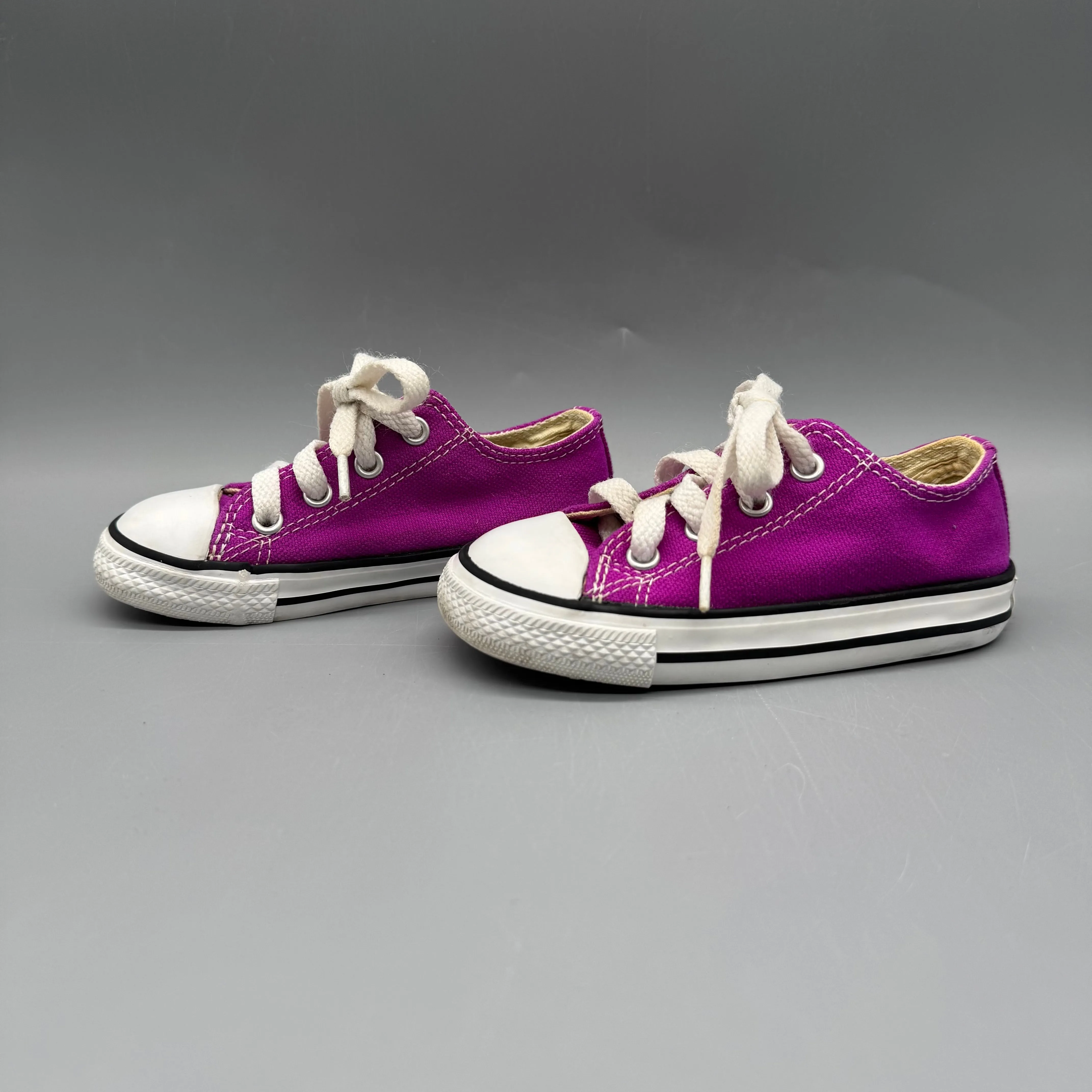 Converse / Running Shoes / US7 Music Festival street walkers