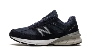 990 WMNS "Navy" running on mud shoes