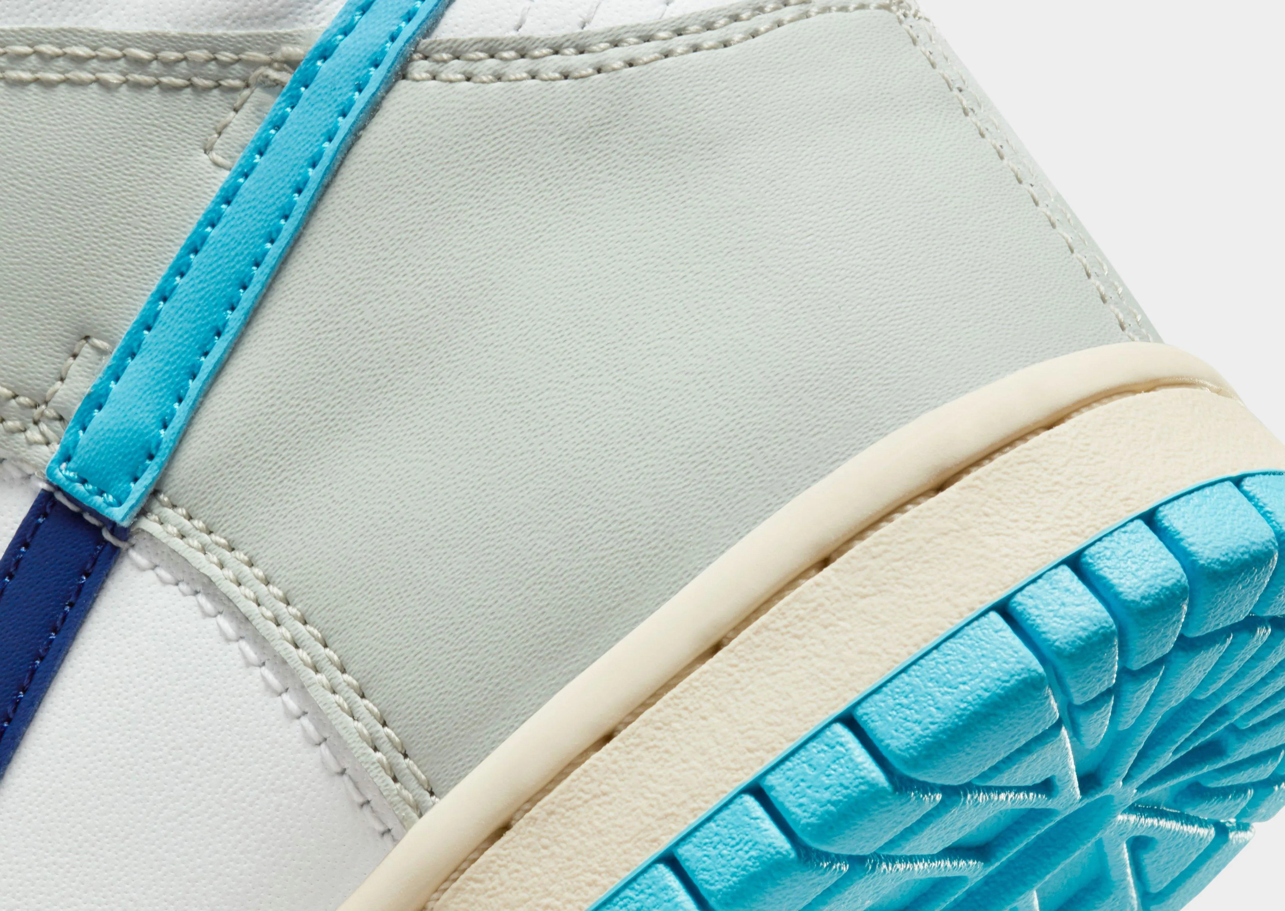 Dunk High SE Junior All Day Comfort Minimal Vibe