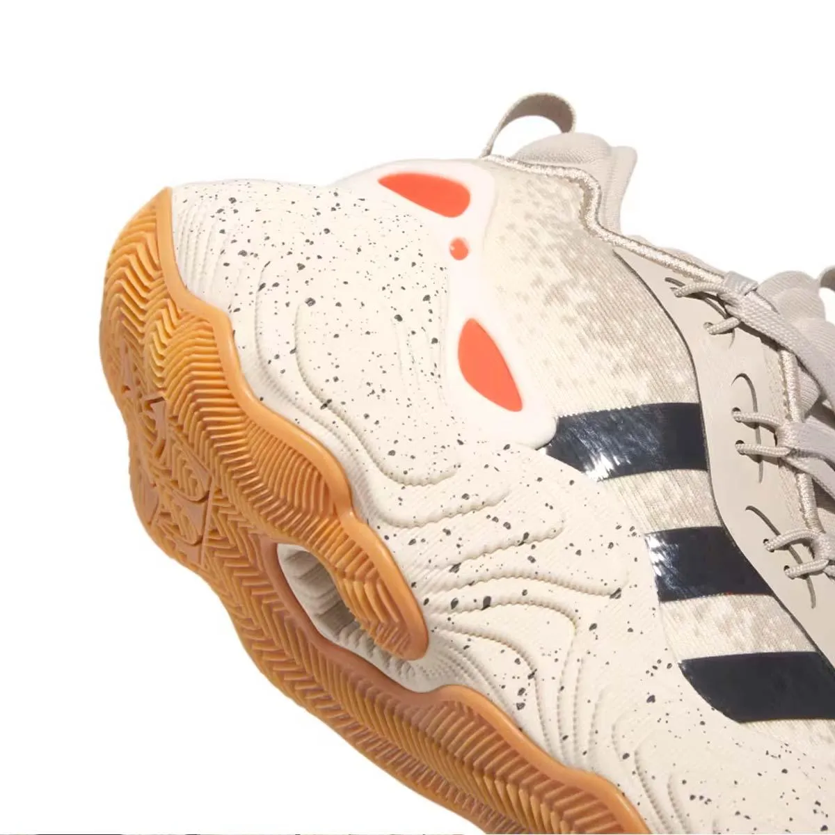Trae Young 3 'Wonder Beige zipper silhouette