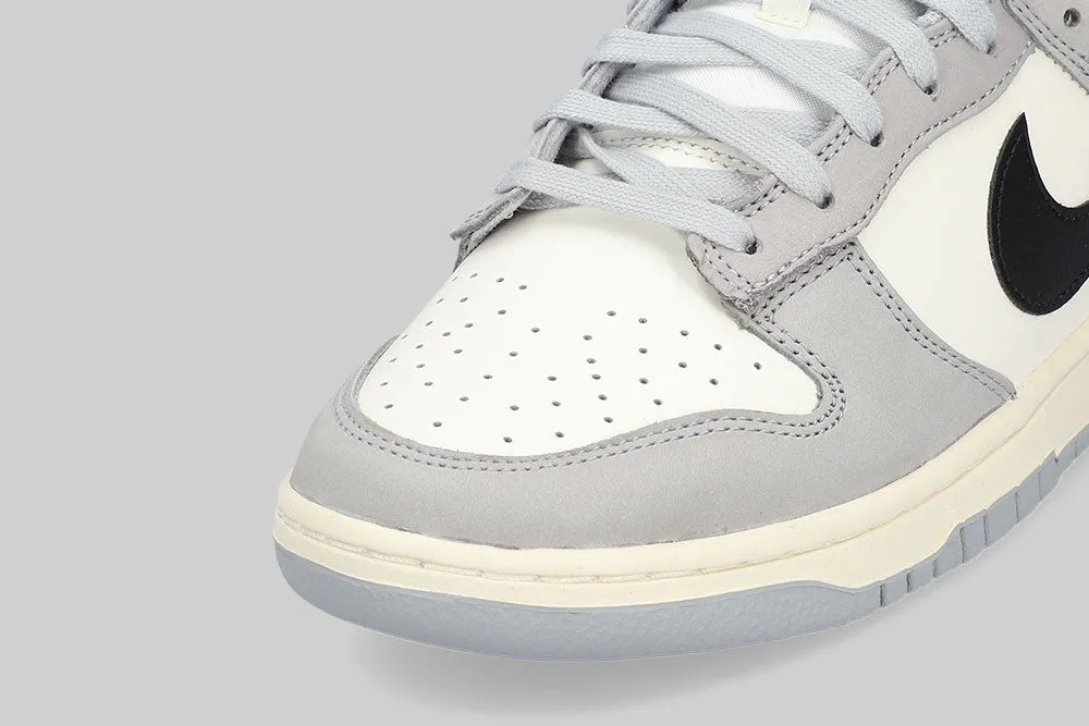 Nike Dunk Low 'Sail and Wolf Grey' Weekend Outing