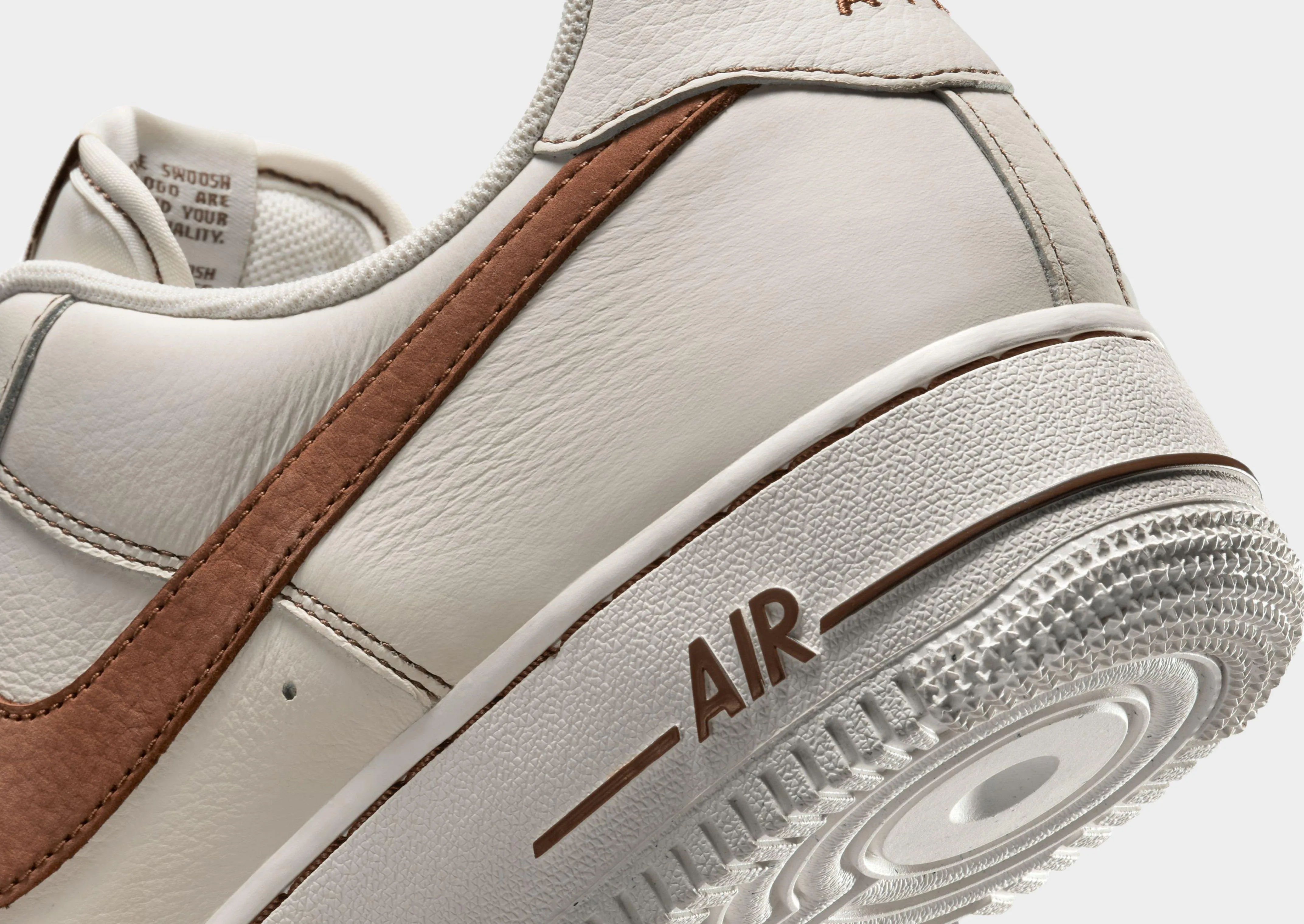 Air Force 1 '07 LV8 Seamless Upper Construction