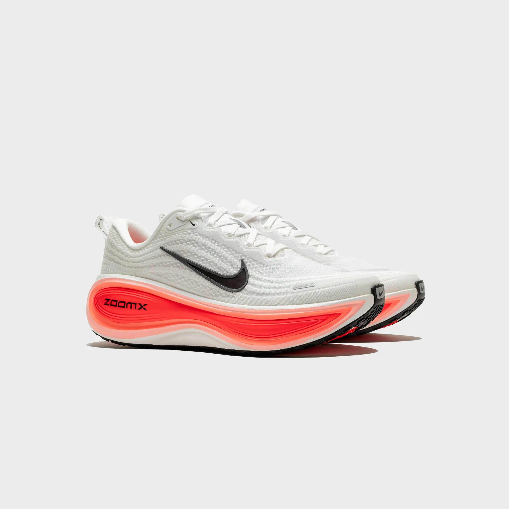 Slim breathability Reinforced sidewalls VOMERO PLUS "BRIGHT CRIMSON"