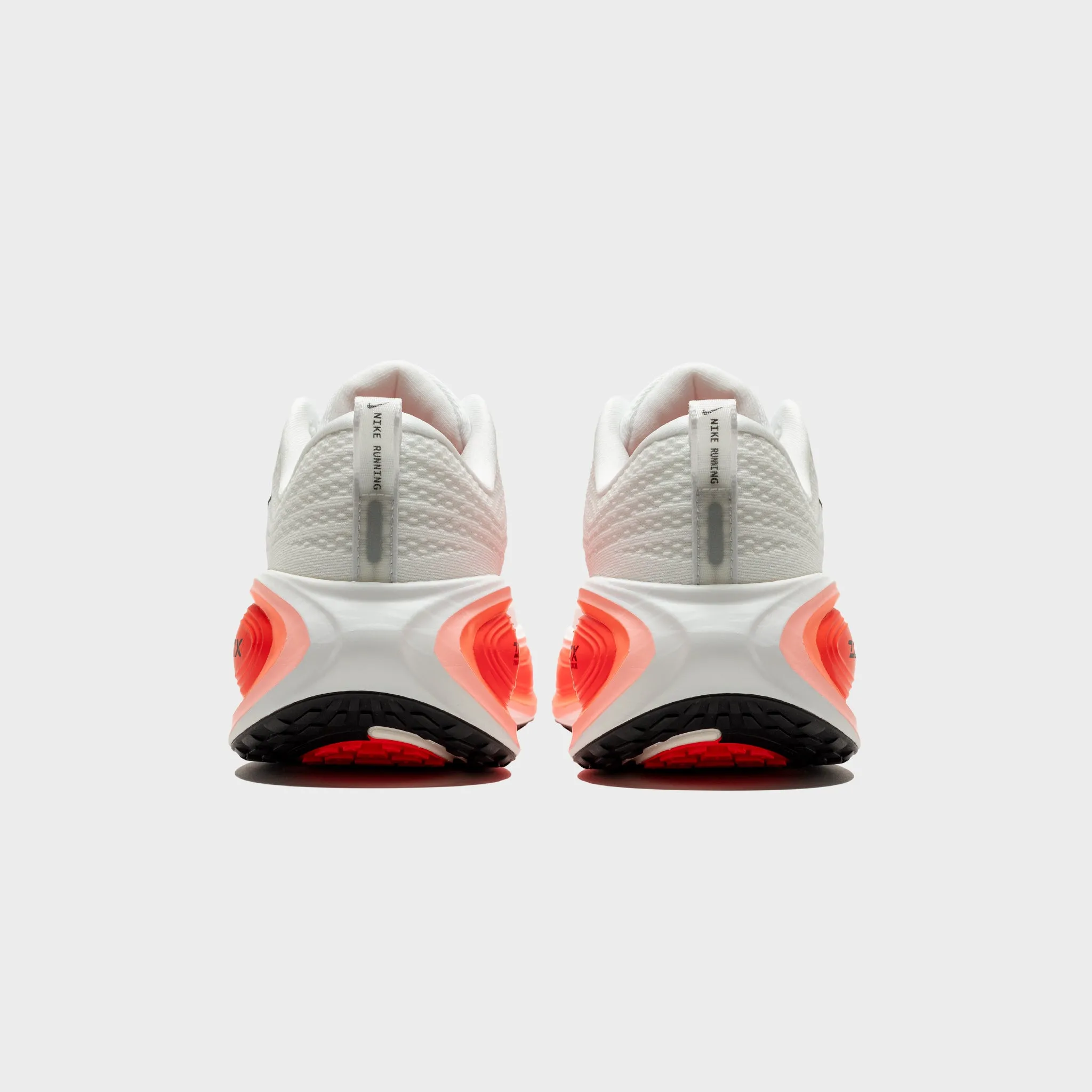VOMERO PLUS "BRIGHT CRIMSON" All Surface Traction Durable Double Stitching