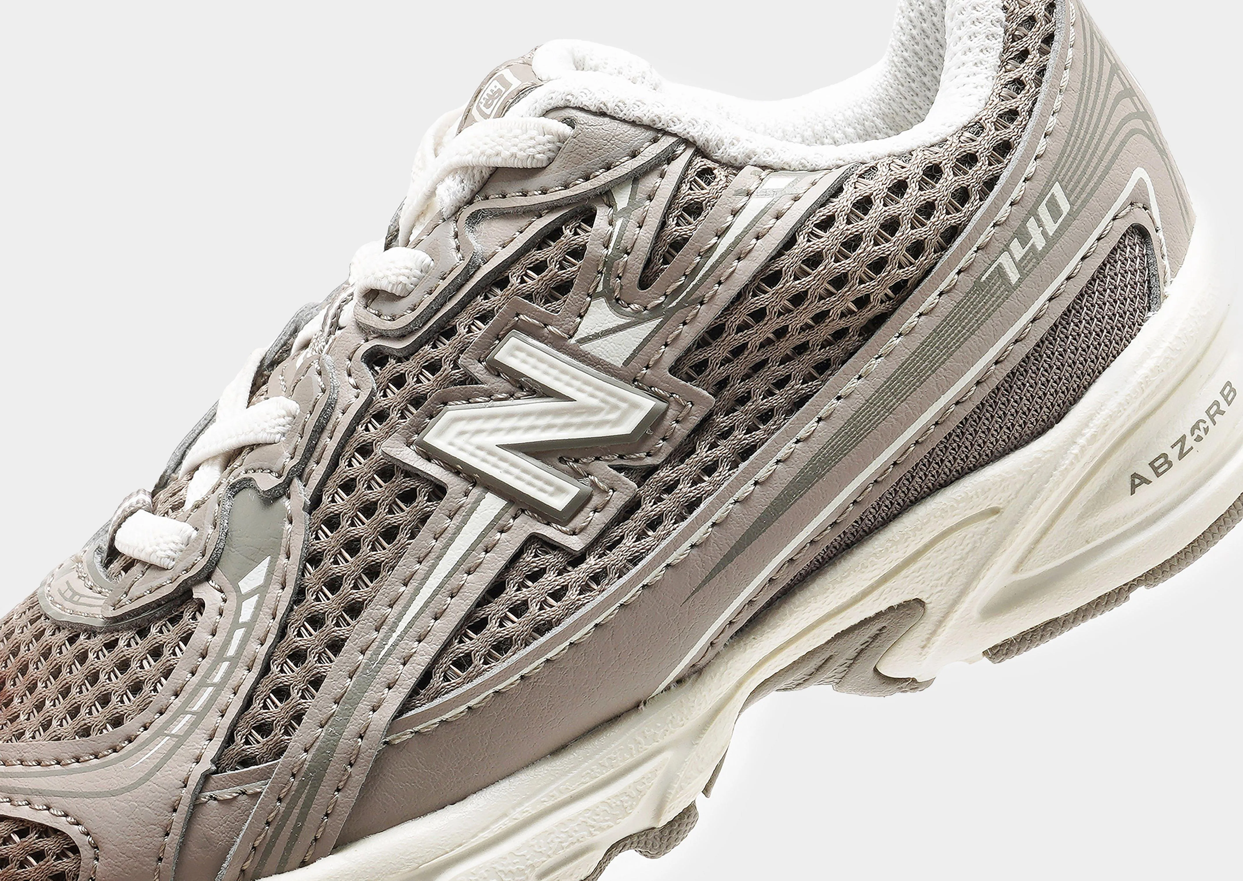 740 Children's perforated shoes