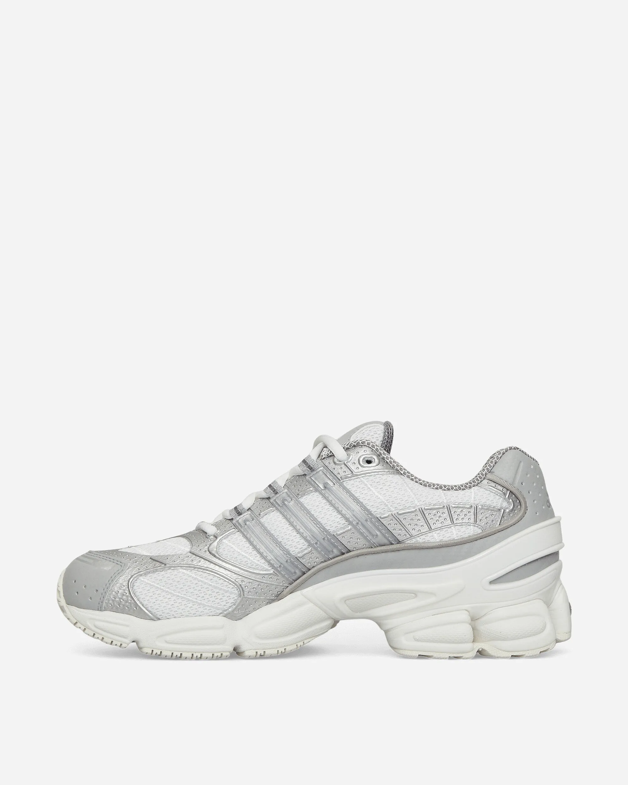 Ozweego Pro Sneakers Cloud White / Silver Metallic / Core White Commuter Choice Eco Materials