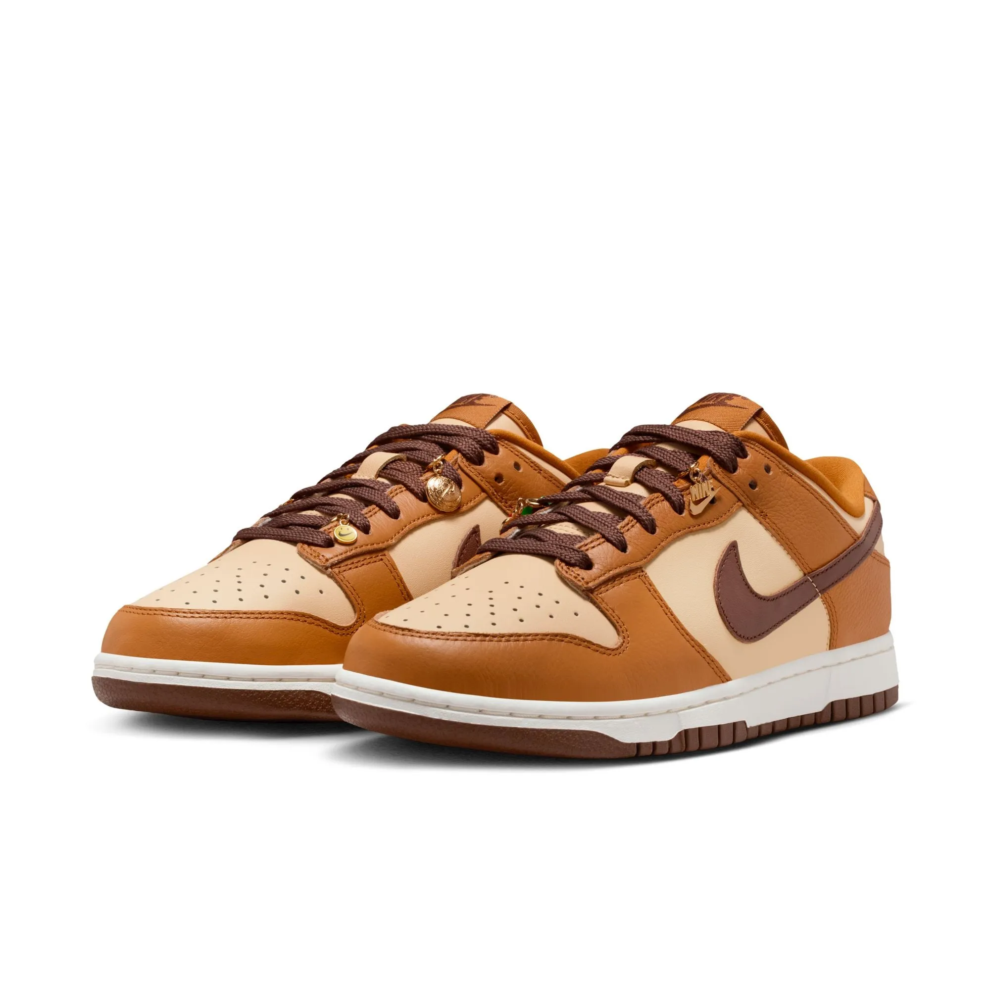 W Nike Dunk Low SE HQ7487-700 Formal Mode
