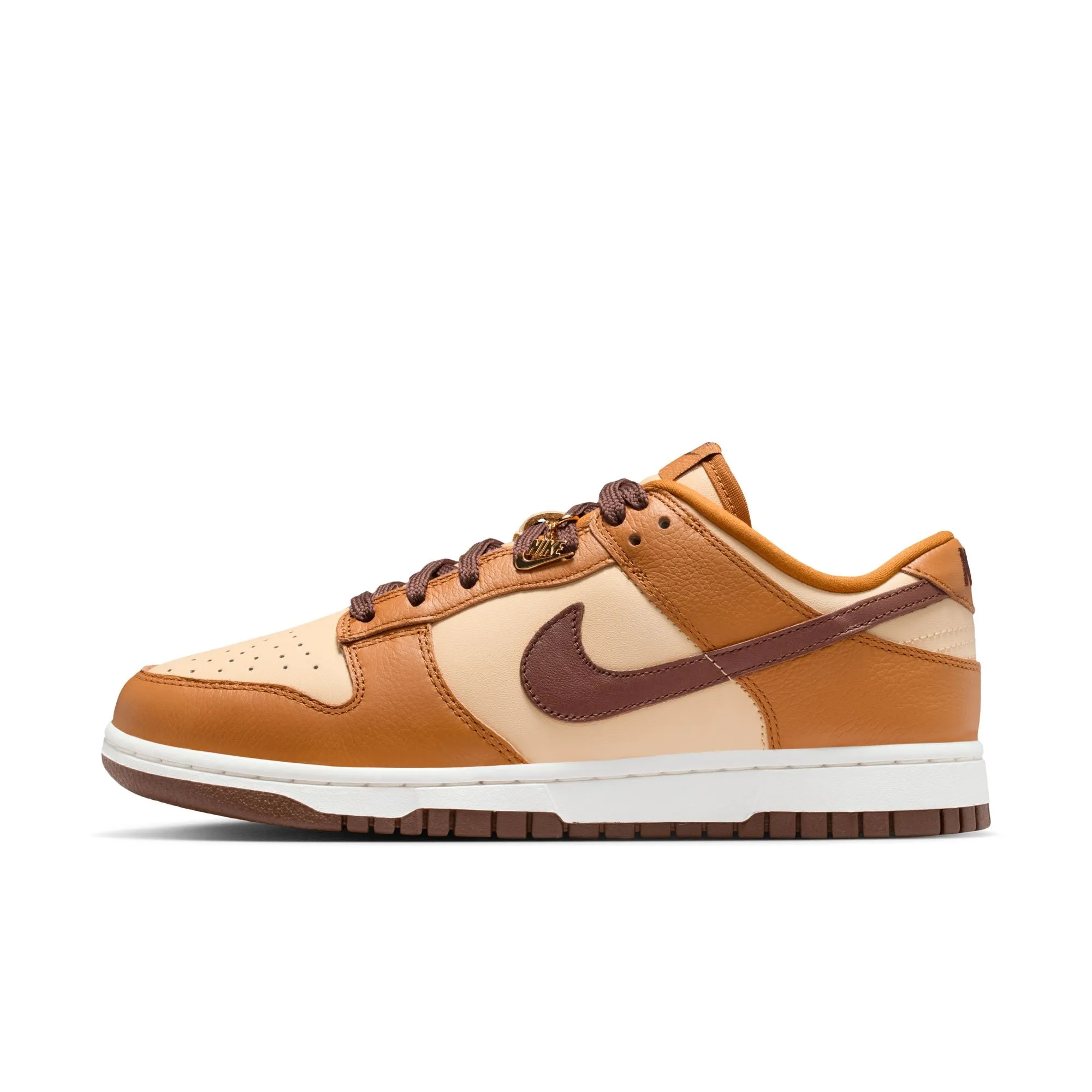 Firm Ground W Nike Dunk Low SE HQ7487-700