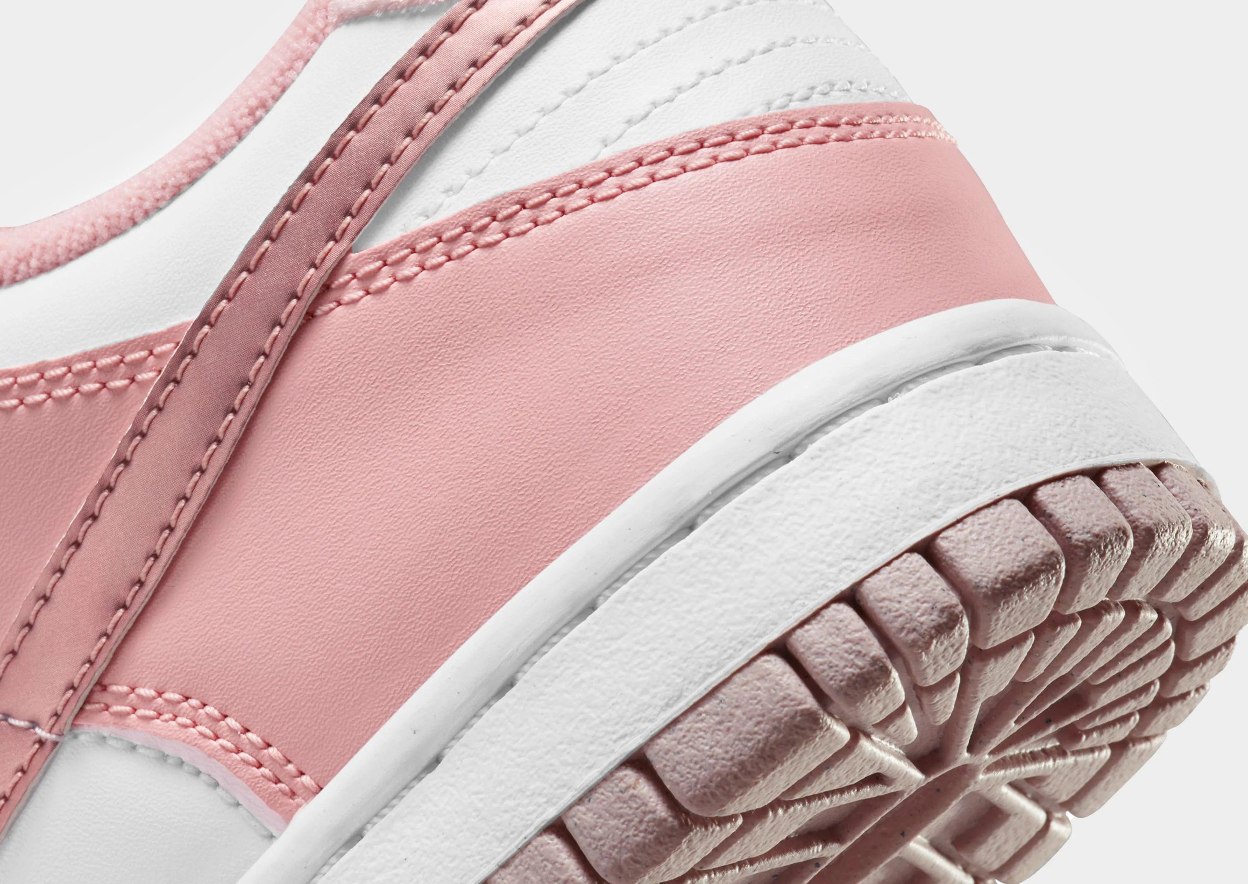 Dunk Low Junior's Walking Gear