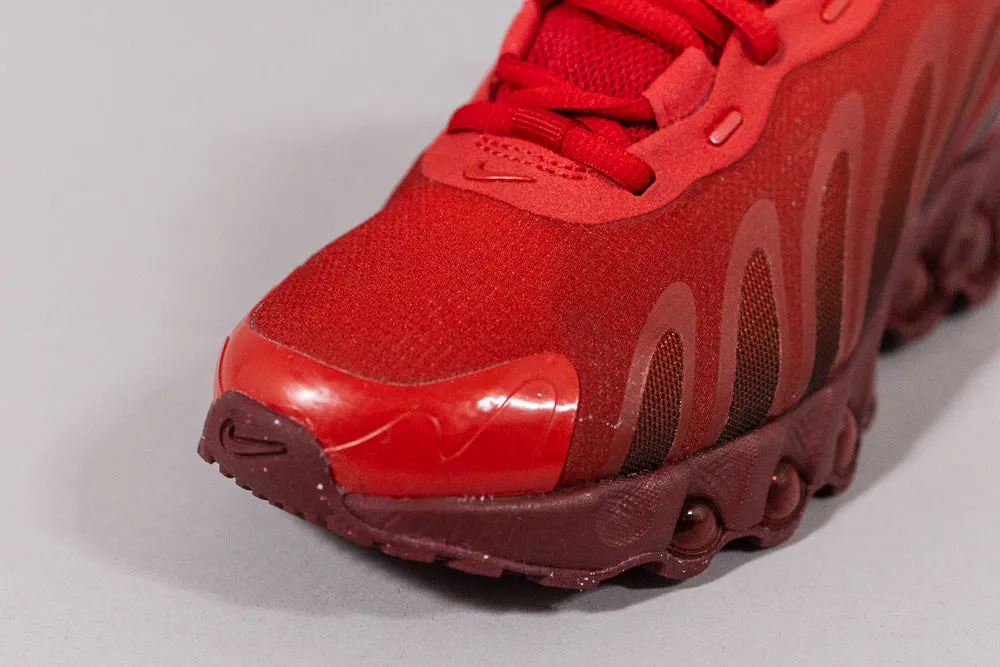 Women's Nike Air Max Dn8 'University Red' American football shoes running in a wooden bridge area shoes
