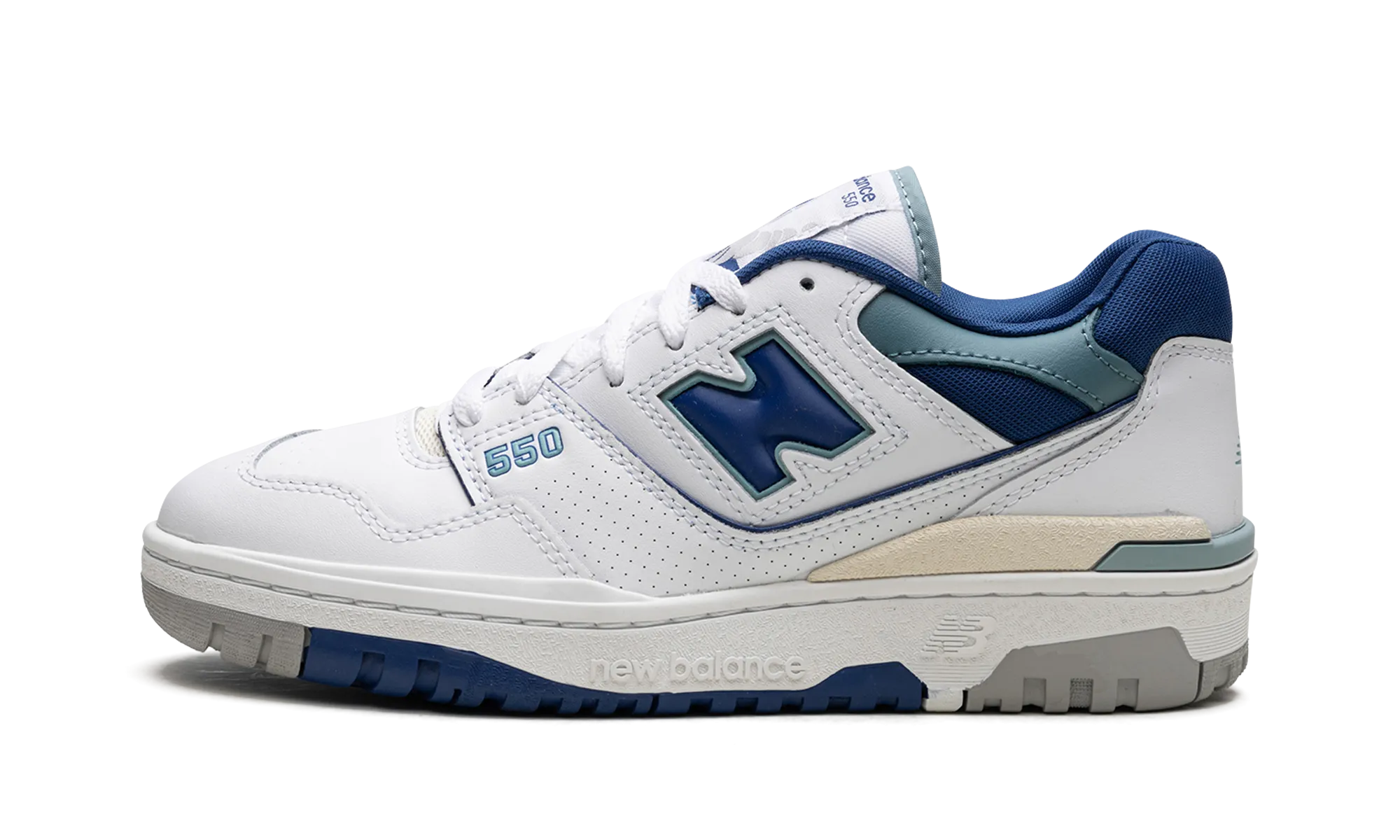 550 "White Blue Groove" running in a lagoon area shoes running during a windy day