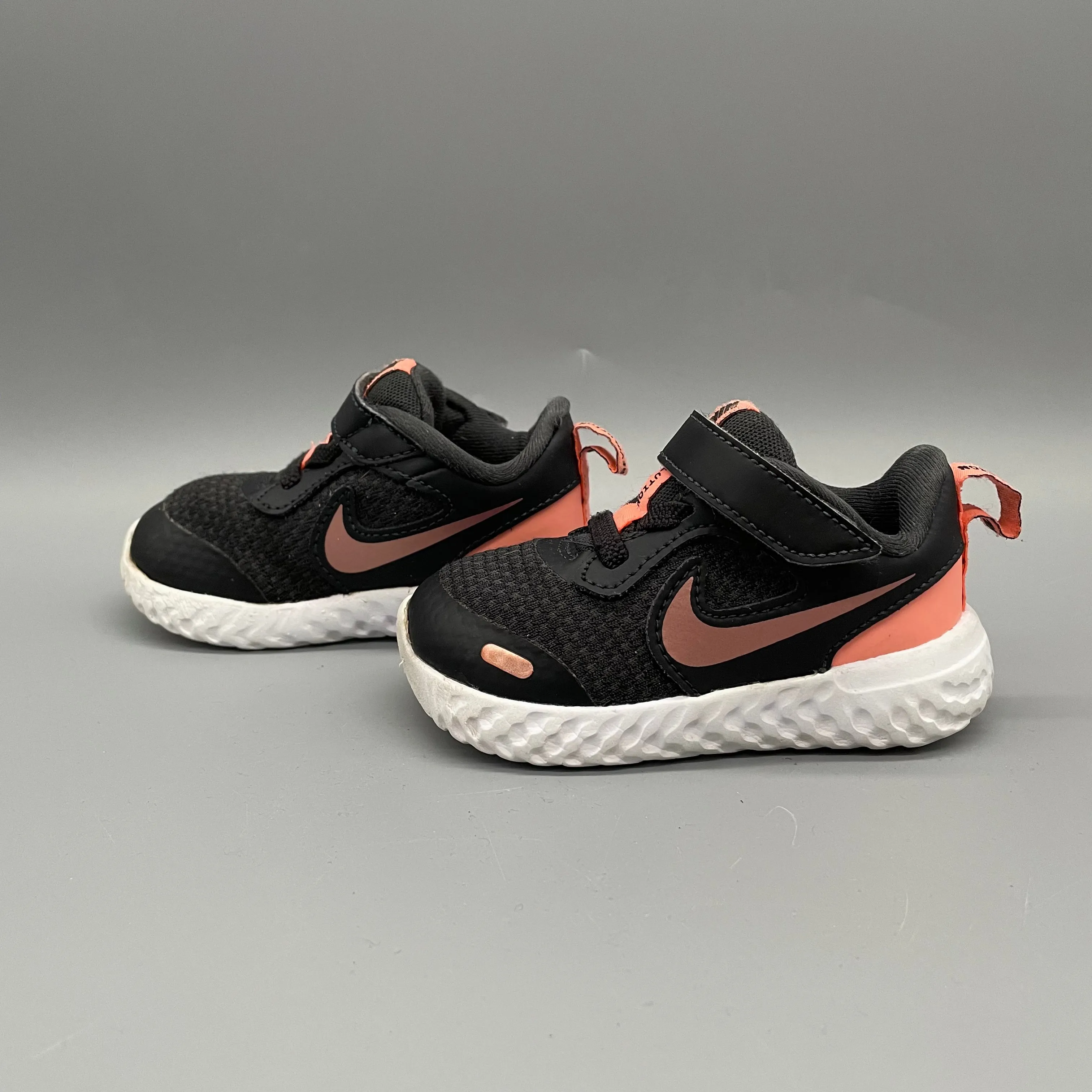 Popular Nike / Revolution / Runners / US5