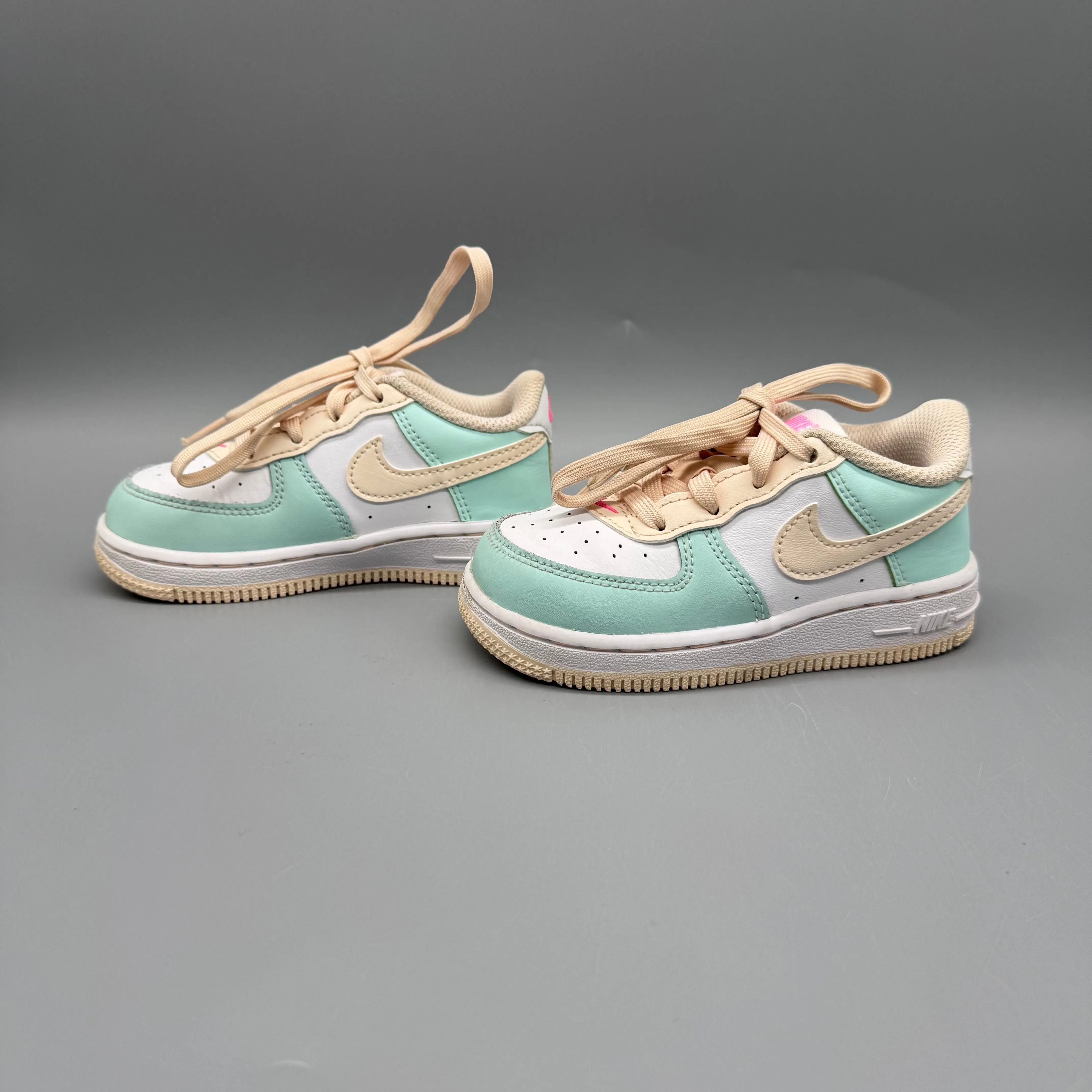 Unbeatable performance water - resistance - level Nike / Air Force 1 / Running Shoes / US7