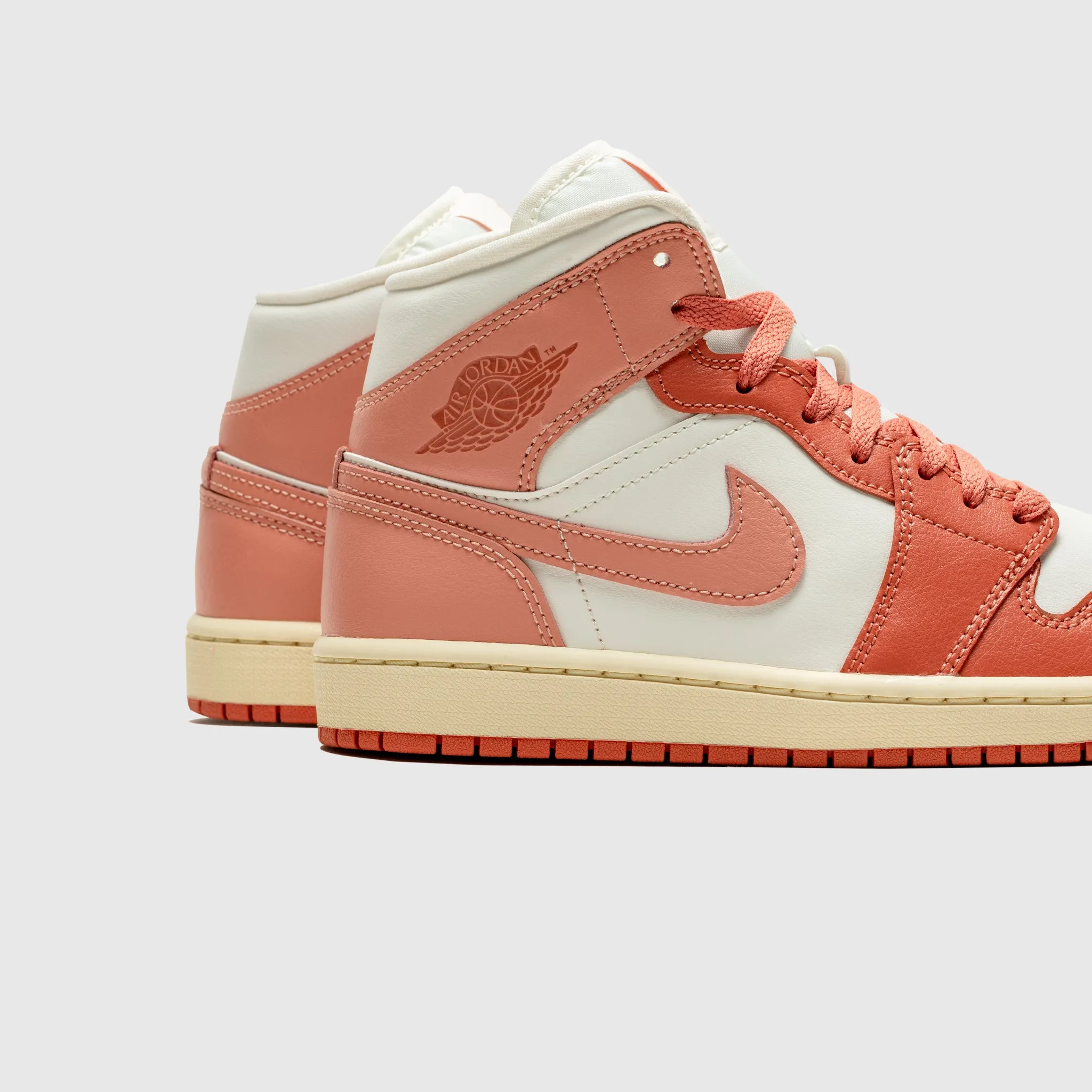 Travel Active WMNS AIR JORDAN 1 MID "LIGHT MADDER ROOT"
