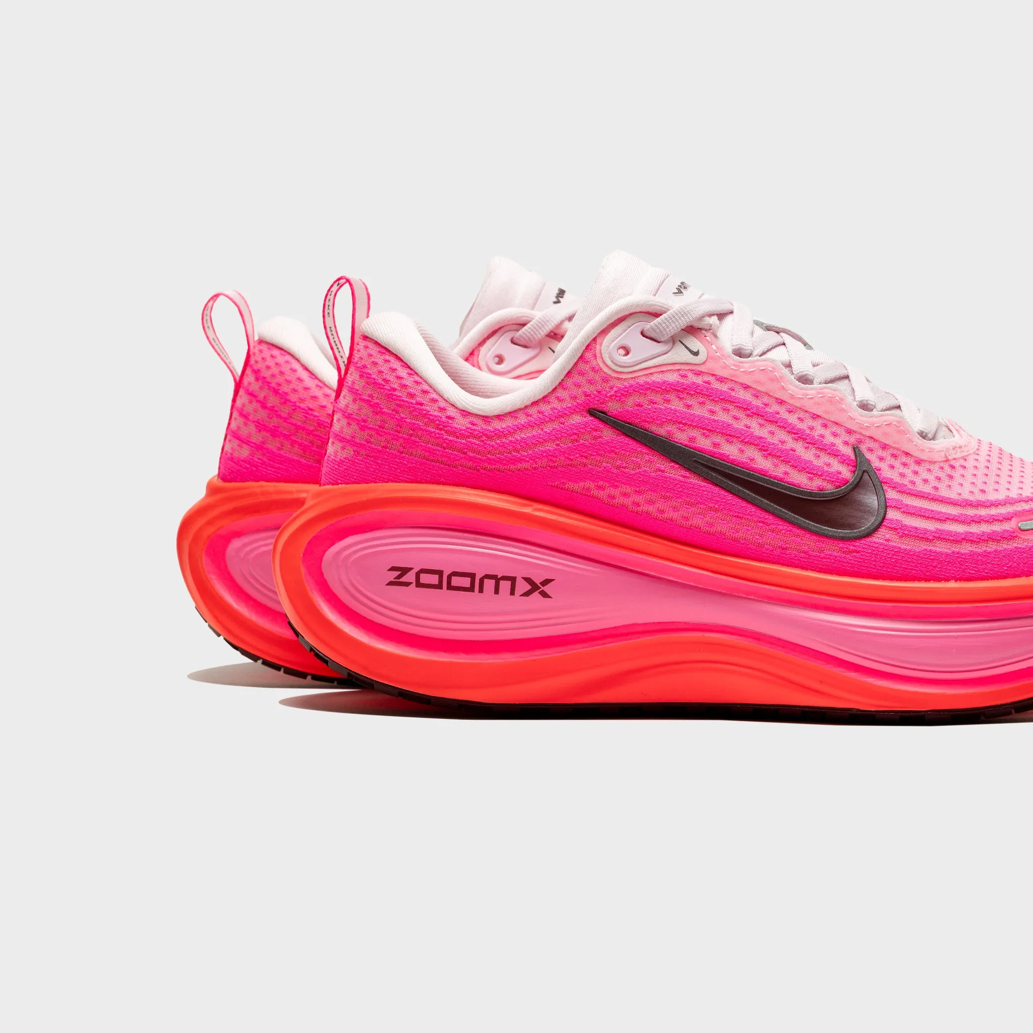 Balanced Stack Height Daily Casual WMNS VOMERO PLUS "HYPER PINK"