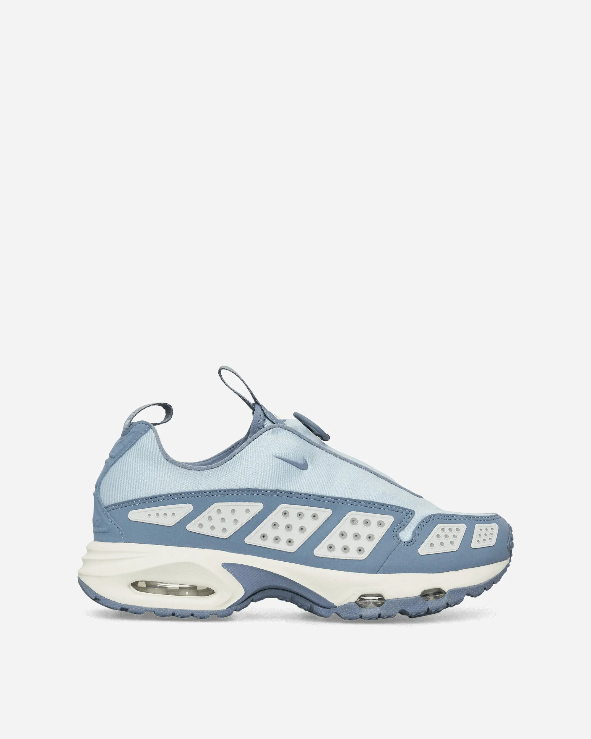 Motion Friendly Multi Directional Tread Women's Air Max SNDR Sneakers Blue Tint / Ashen Slate