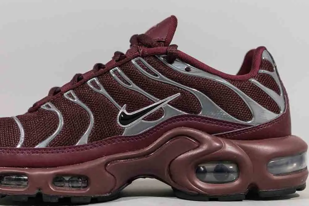 steeplechase shoes running as a hobby Women's Nike Air Max Plus SE 'Night Maroon'