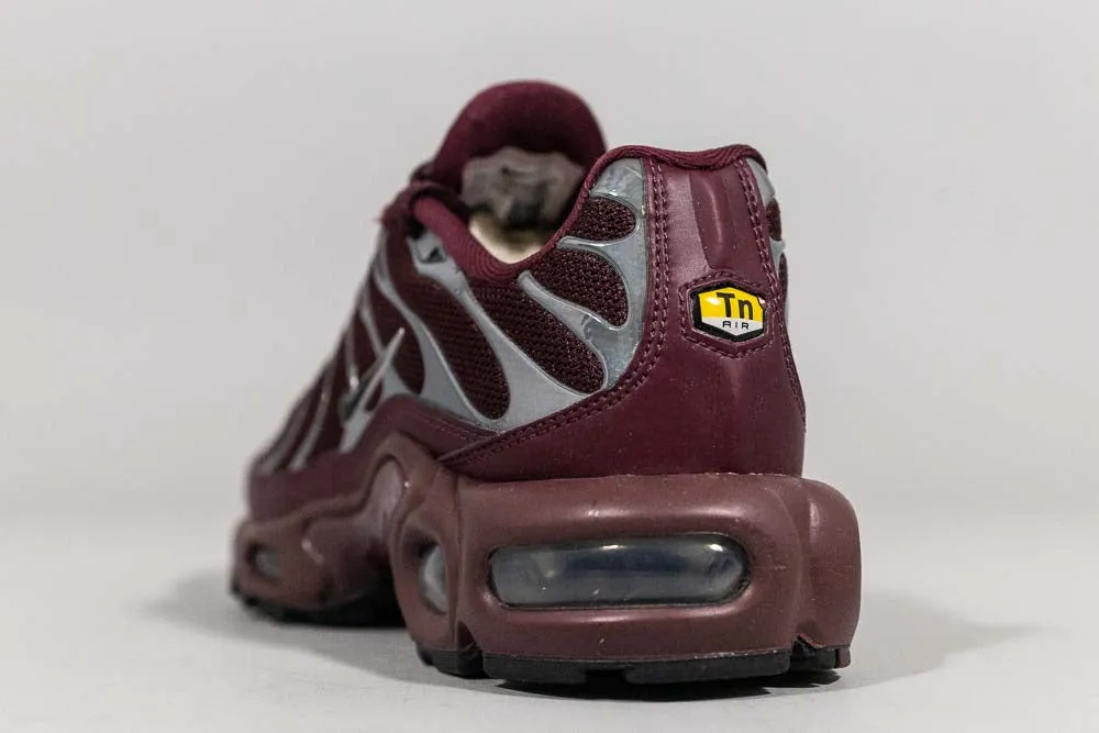Comfort Stability patent - leather - finish - design shoes Women's Nike Air Max Plus SE 'Night Maroon'