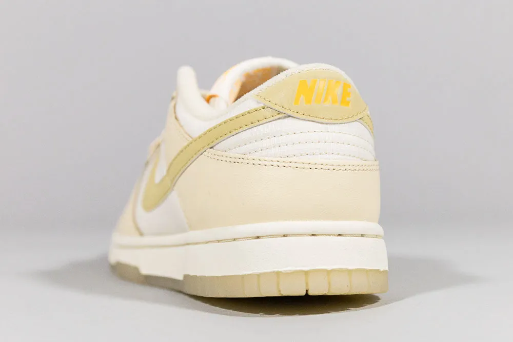 Women's Nike Dunk Low 'Muslin and Team Gold' Urban Stroll Balanced feel