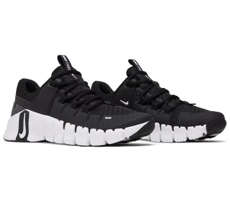 Cushioned Pace Women's Nike Free Metcon 5 (Black/White)