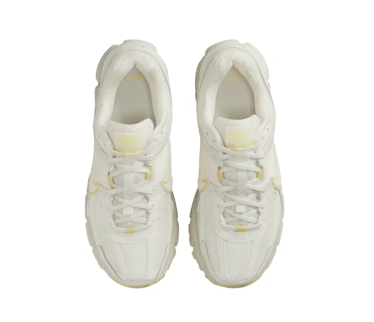 Quick Drying Lining Airflow Venting Womens Nike Zoom Vomero 5 (Sail/Pale Ivory)