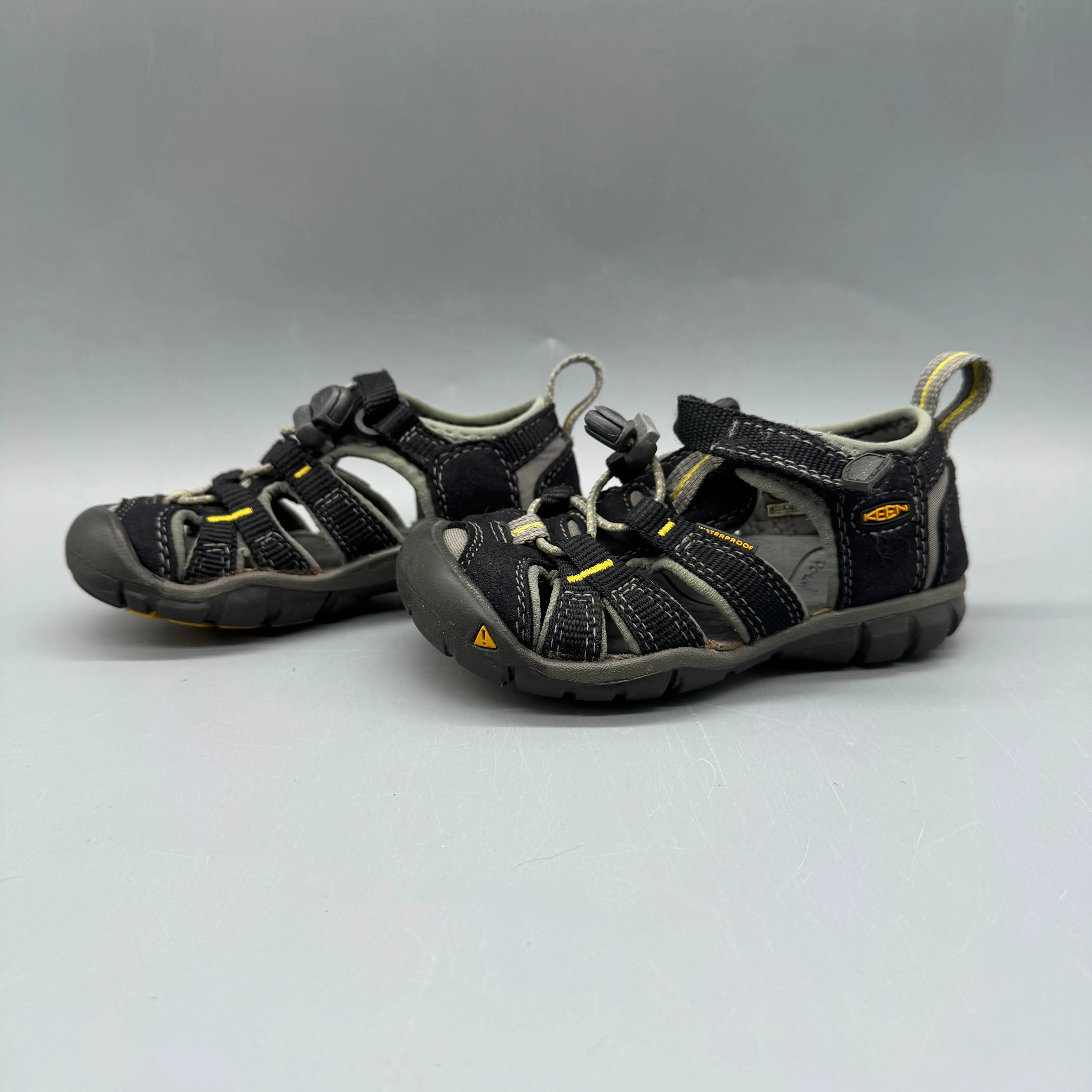 Plush flexibility martial artists - specific features Keen / Sandals / US8